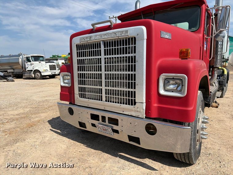image for item DZ4847 1984 International Harvester Transtar 4300 liquid fertilizer truck