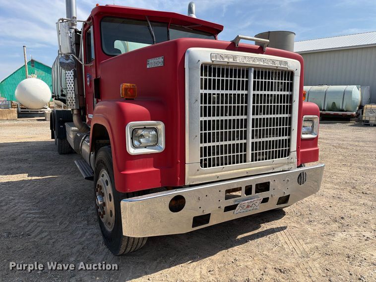 image for item DZ4847 1984 International Harvester Transtar 4300 liquid fertilizer truck