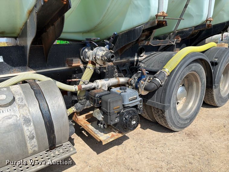 image for item DZ4847 1984 International Harvester Transtar 4300 liquid fertilizer truck