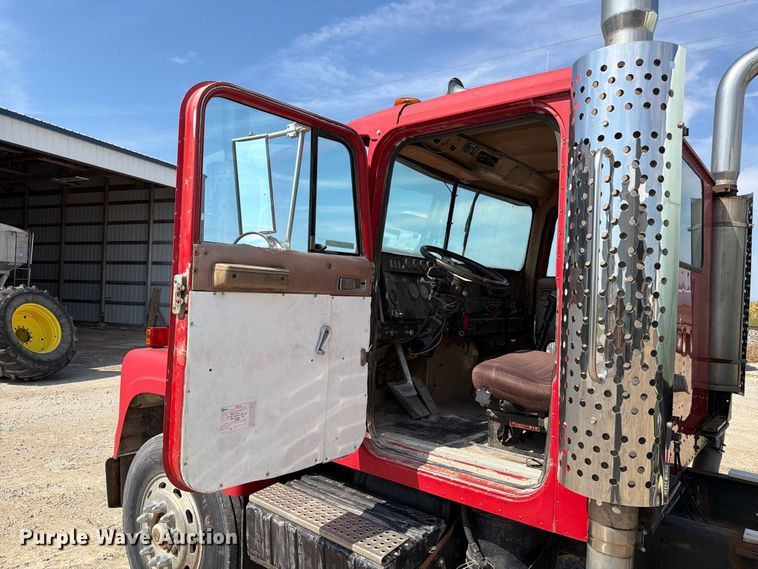 image for item DZ4847 1984 International Harvester Transtar 4300 liquid fertilizer truck