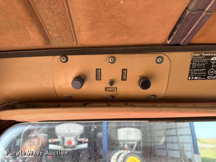 image for item DZ4847 1984 International Harvester Transtar 4300 liquid fertilizer truck