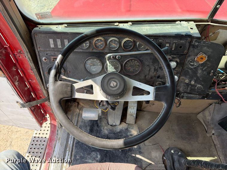 image for item DZ4847 1984 International Harvester Transtar 4300 liquid fertilizer truck