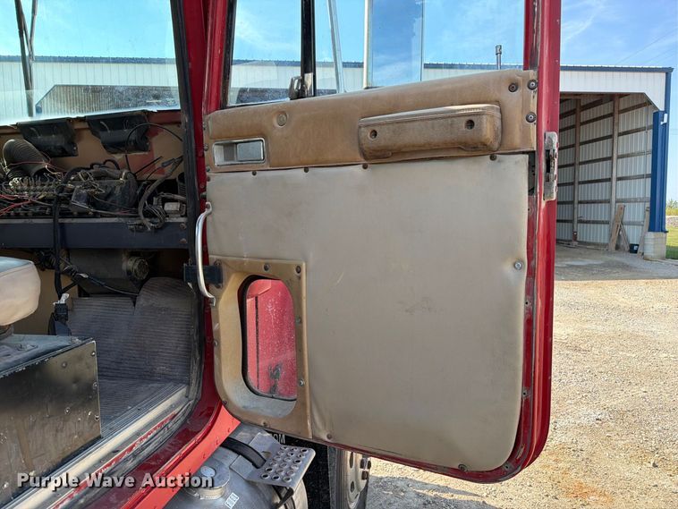 image for item DZ4847 1984 International Harvester Transtar 4300 liquid fertilizer truck
