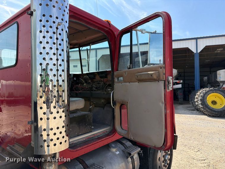 image for item DZ4847 1984 International Harvester Transtar 4300 liquid fertilizer truck