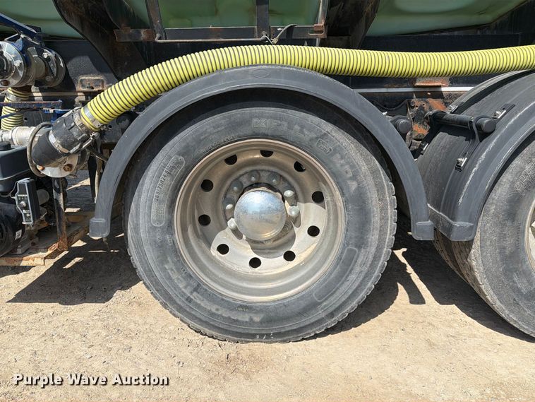 image for item DZ4847 1984 International Harvester Transtar 4300 liquid fertilizer truck