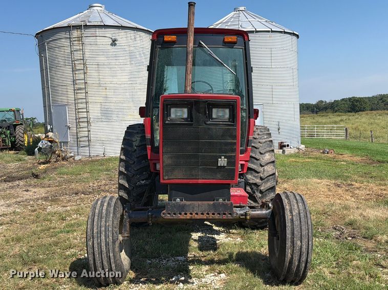 image for item DZ4883 1981 International Harvester 3688 tractor