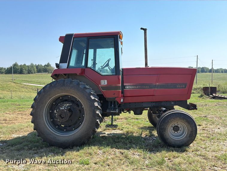 image for item DZ4883 1981 International Harvester 3688 tractor