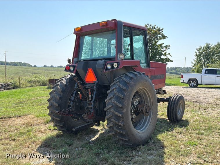 image for item DZ4883 1981 International Harvester 3688 tractor
