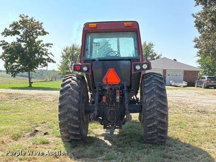 image for item DZ4883 1981 International Harvester 3688 tractor