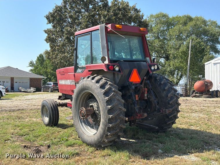 image for item DZ4883 1981 International Harvester 3688 tractor