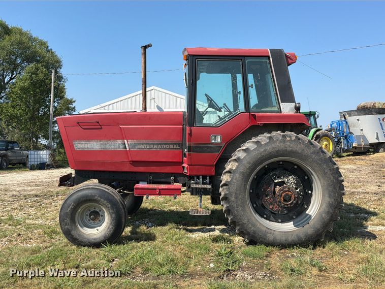 image for item DZ4883 1981 International Harvester 3688 tractor