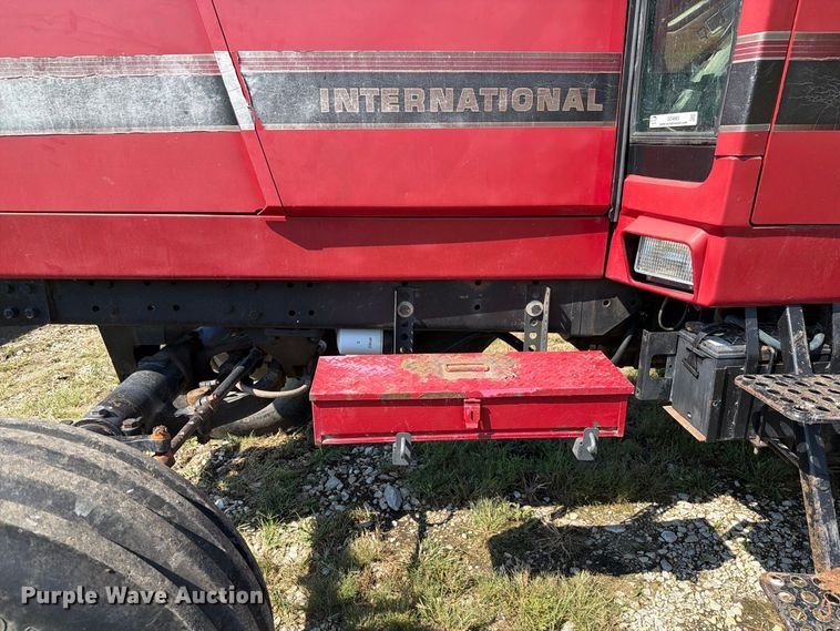 image for item DZ4883 1981 International Harvester 3688 tractor