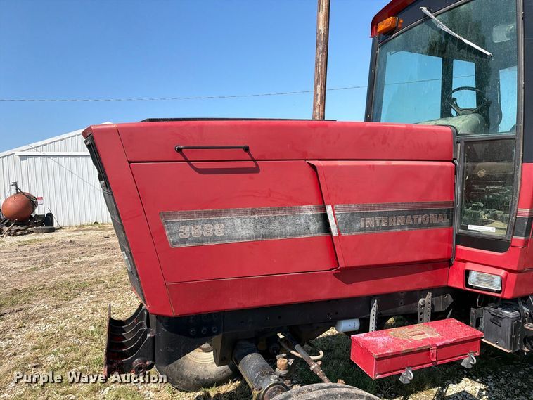 image for item DZ4883 1981 International Harvester 3688 tractor