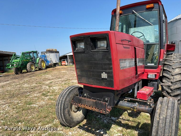 image for item DZ4883 1981 International Harvester 3688 tractor