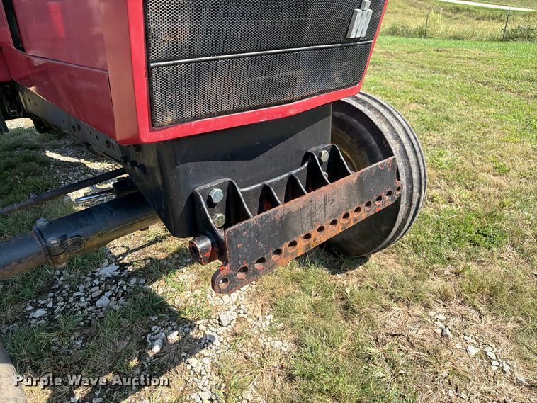 image for item DZ4883 1981 International Harvester 3688 tractor
