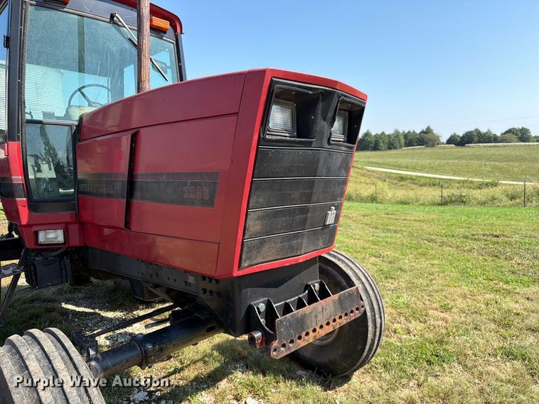 image for item DZ4883 1981 International Harvester 3688 tractor