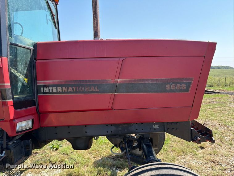 image for item DZ4883 1981 International Harvester 3688 tractor