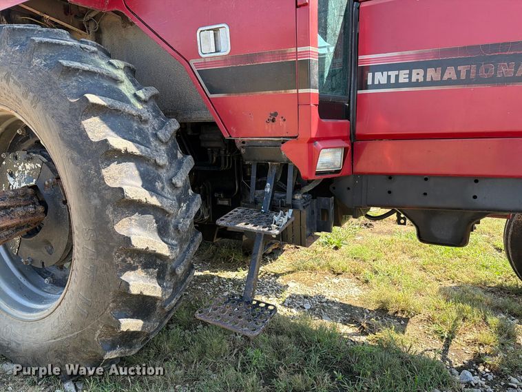 image for item DZ4883 1981 International Harvester 3688 tractor