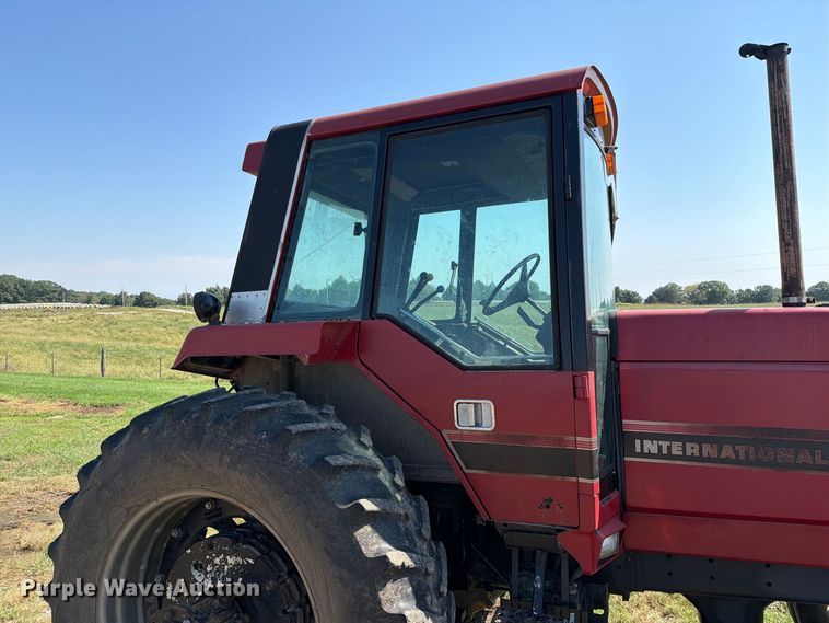 image for item DZ4883 1981 International Harvester 3688 tractor