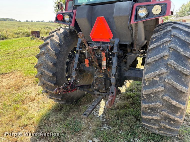 image for item DZ4883 1981 International Harvester 3688 tractor