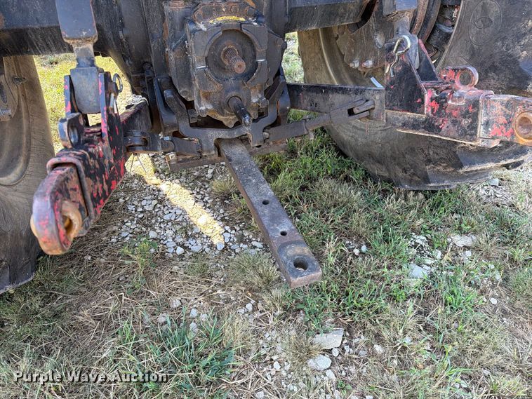 image for item DZ4883 1981 International Harvester 3688 tractor