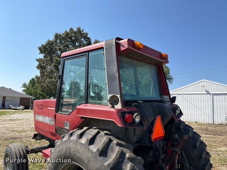 image for item DZ4883 1981 International Harvester 3688 tractor