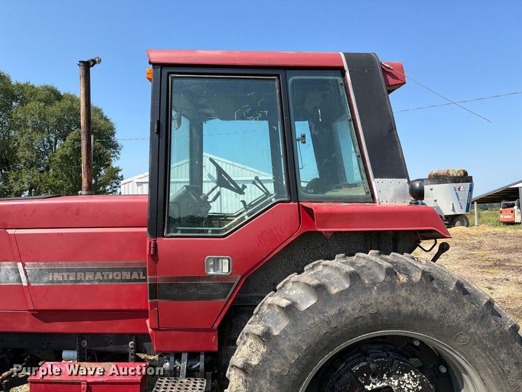 image for item DZ4883 1981 International Harvester 3688 tractor