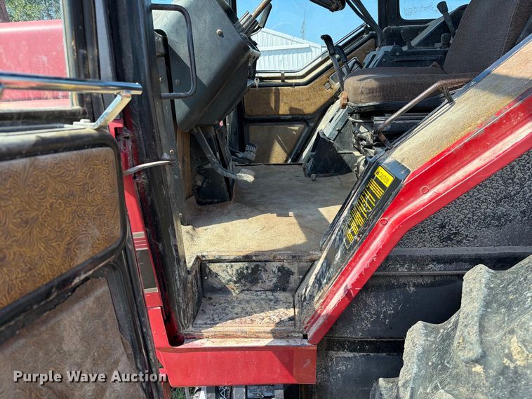 image for item DZ4883 1981 International Harvester 3688 tractor