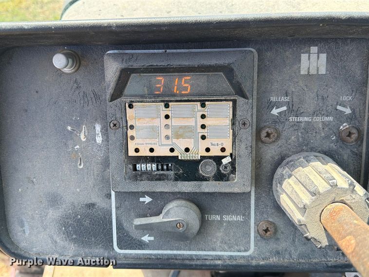 image for item DZ4883 1981 International Harvester 3688 tractor