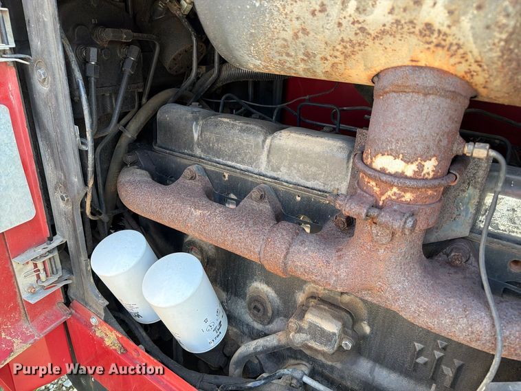 image for item DZ4883 1981 International Harvester 3688 tractor