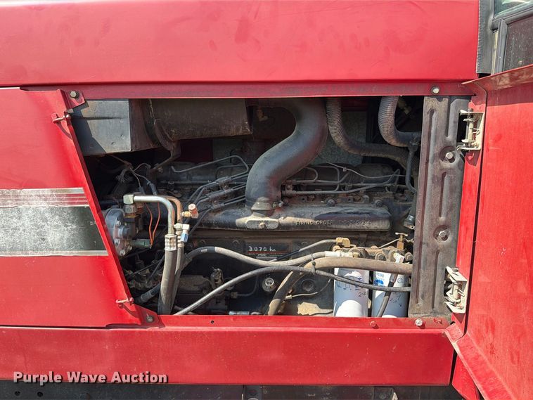image for item DZ4883 1981 International Harvester 3688 tractor