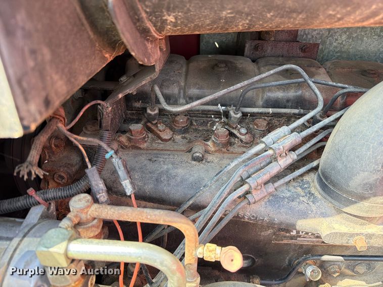 image for item DZ4883 1981 International Harvester 3688 tractor