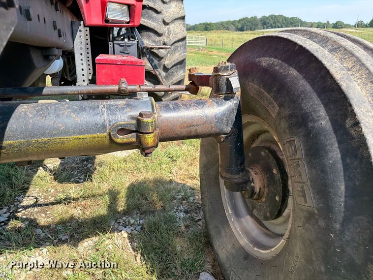 image for item DZ4883 1981 International Harvester 3688 tractor