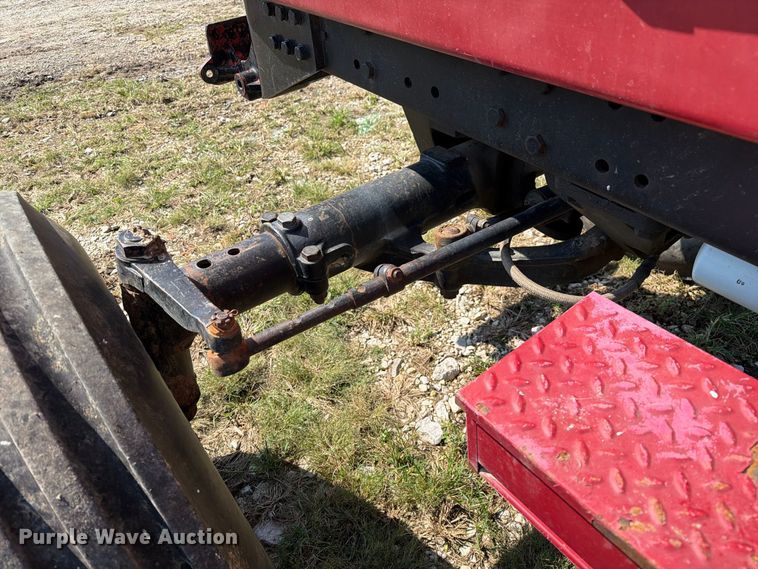 image for item DZ4883 1981 International Harvester 3688 tractor