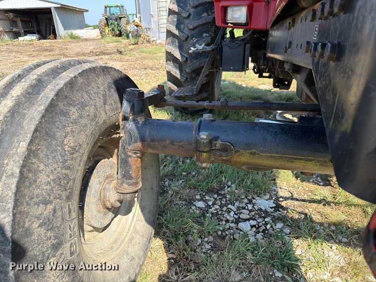 image for item DZ4883 1981 International Harvester 3688 tractor