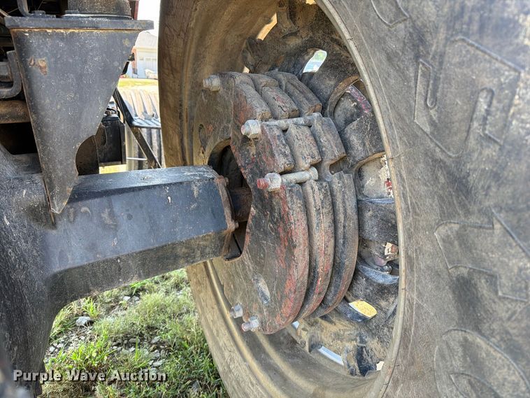 image for item DZ4883 1981 International Harvester 3688 tractor