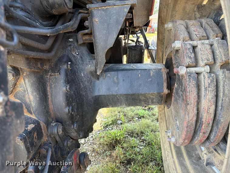 image for item DZ4883 1981 International Harvester 3688 tractor