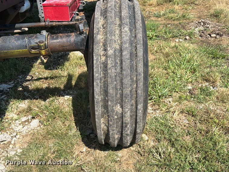 image for item DZ4883 1981 International Harvester 3688 tractor