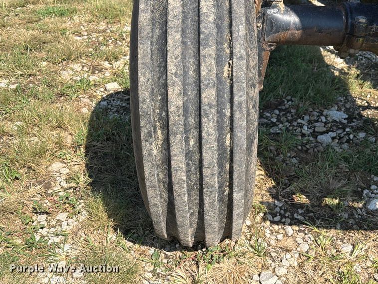 image for item DZ4883 1981 International Harvester 3688 tractor