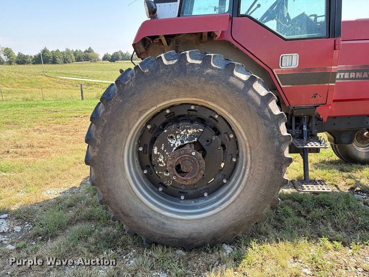 image for item DZ4883 1981 International Harvester 3688 tractor