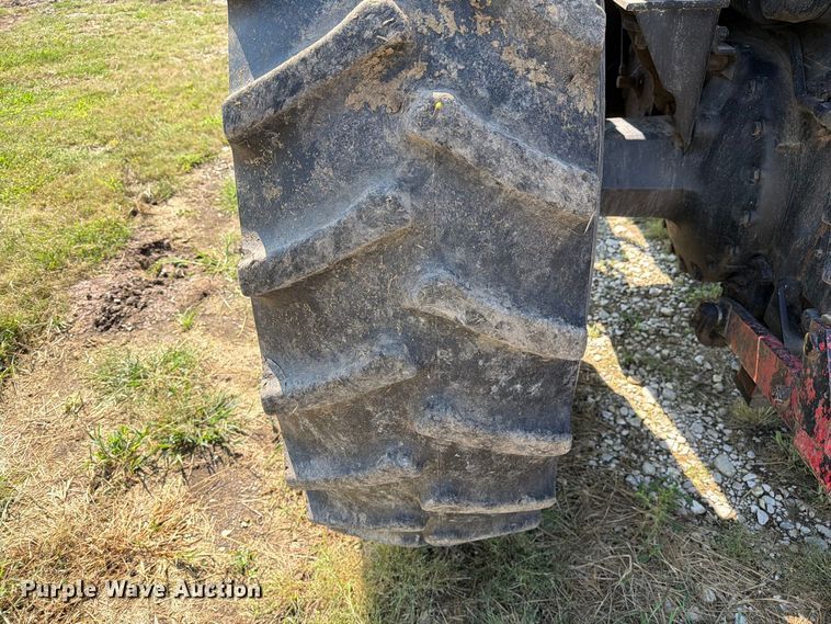 image for item DZ4883 1981 International Harvester 3688 tractor