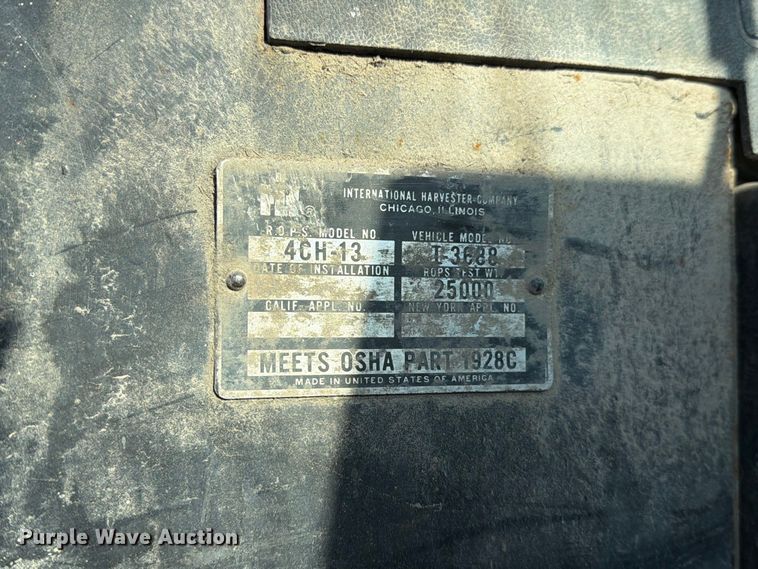 image for item DZ4883 1981 International Harvester 3688 tractor