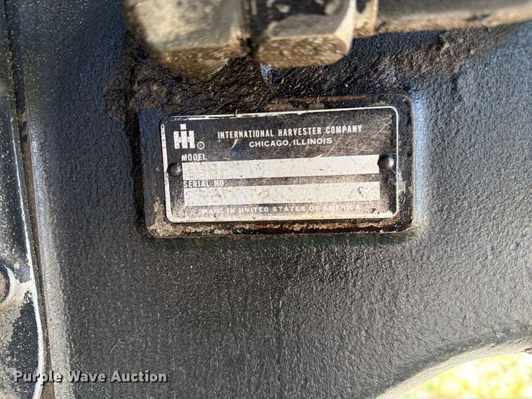 image for item DZ4883 1981 International Harvester 3688 tractor