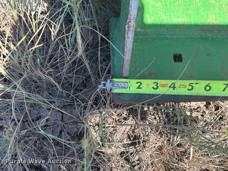 image for item EA0480 2013 John Deere 6125M MFWD tractor