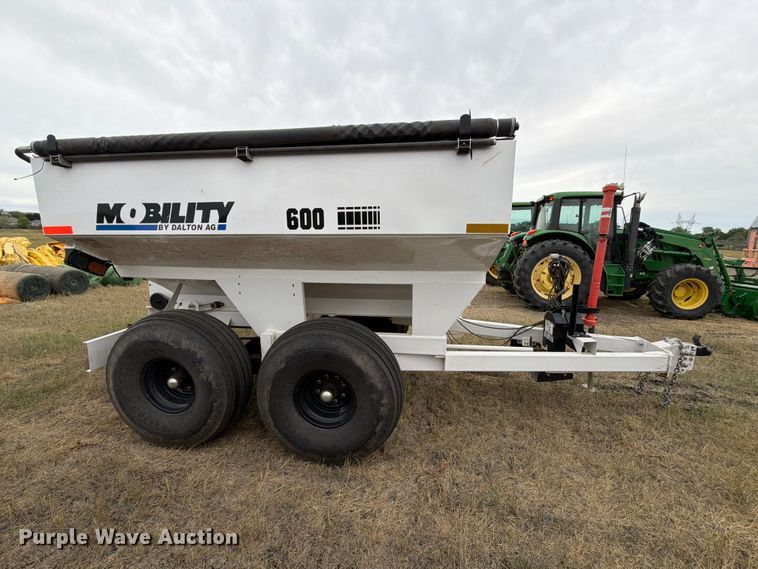 image for item EA0531 Dalton Ag Mobility 600 spreader