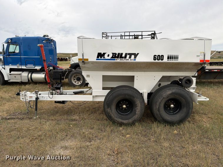 image for item EA0531 Dalton Ag Mobility 600 spreader