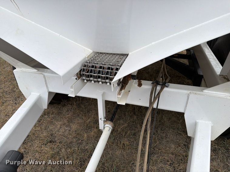 image for item EA0531 Dalton Ag Mobility 600 spreader
