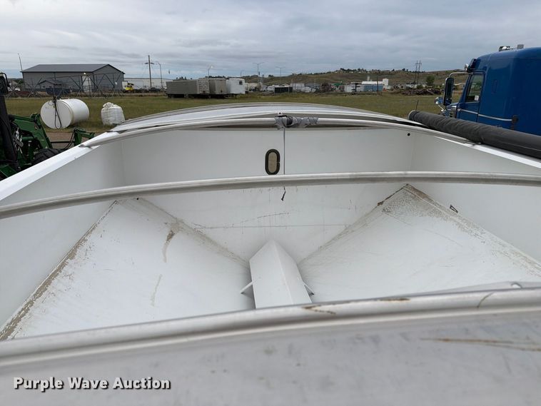 image for item EA0531 Dalton Ag Mobility 600 spreader