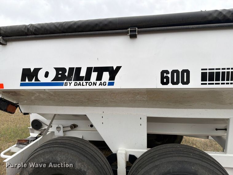 image for item EA0531 Dalton Ag Mobility 600 spreader