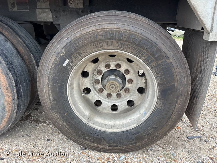 image for item EA7281 2024 Wilson DWH-750B grain trailer